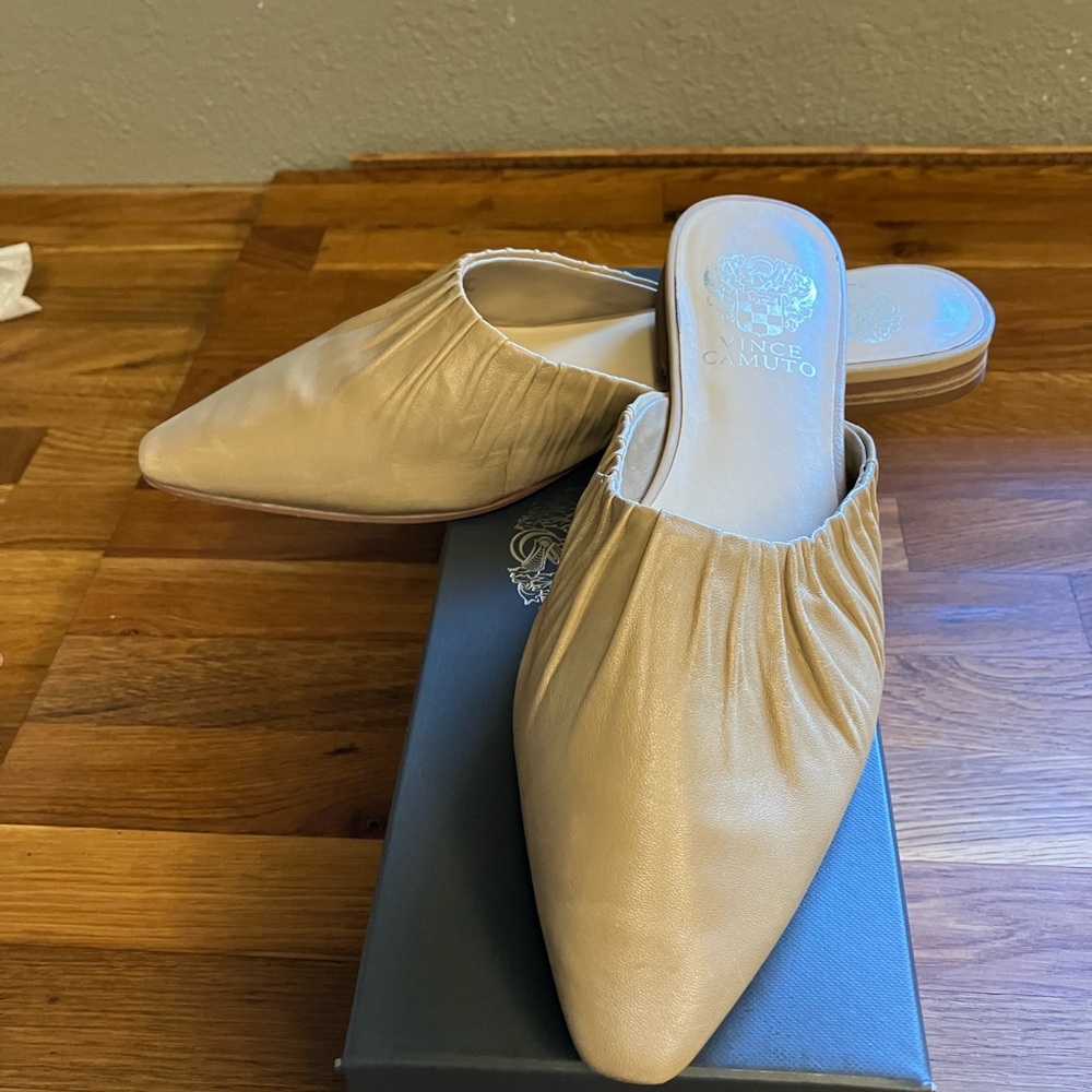 Vince Camuto Leather Tan Mules with Elegant Ruched Design size 8.5